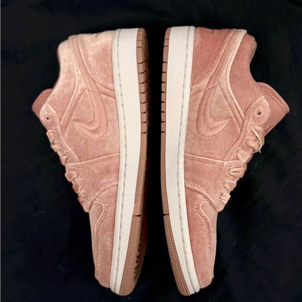 2022 Wmns Air Jordan 1 Low SE 'Pink Velvet' | Sz 8 - Picture 5 of 12